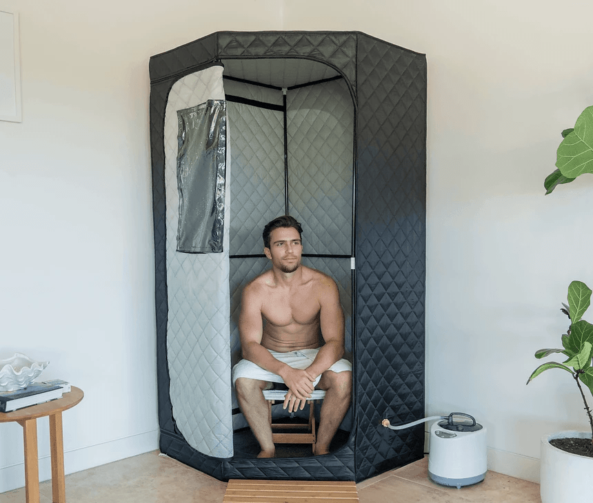 Homme assis dans le hammam à vapeur portable Ice Cool