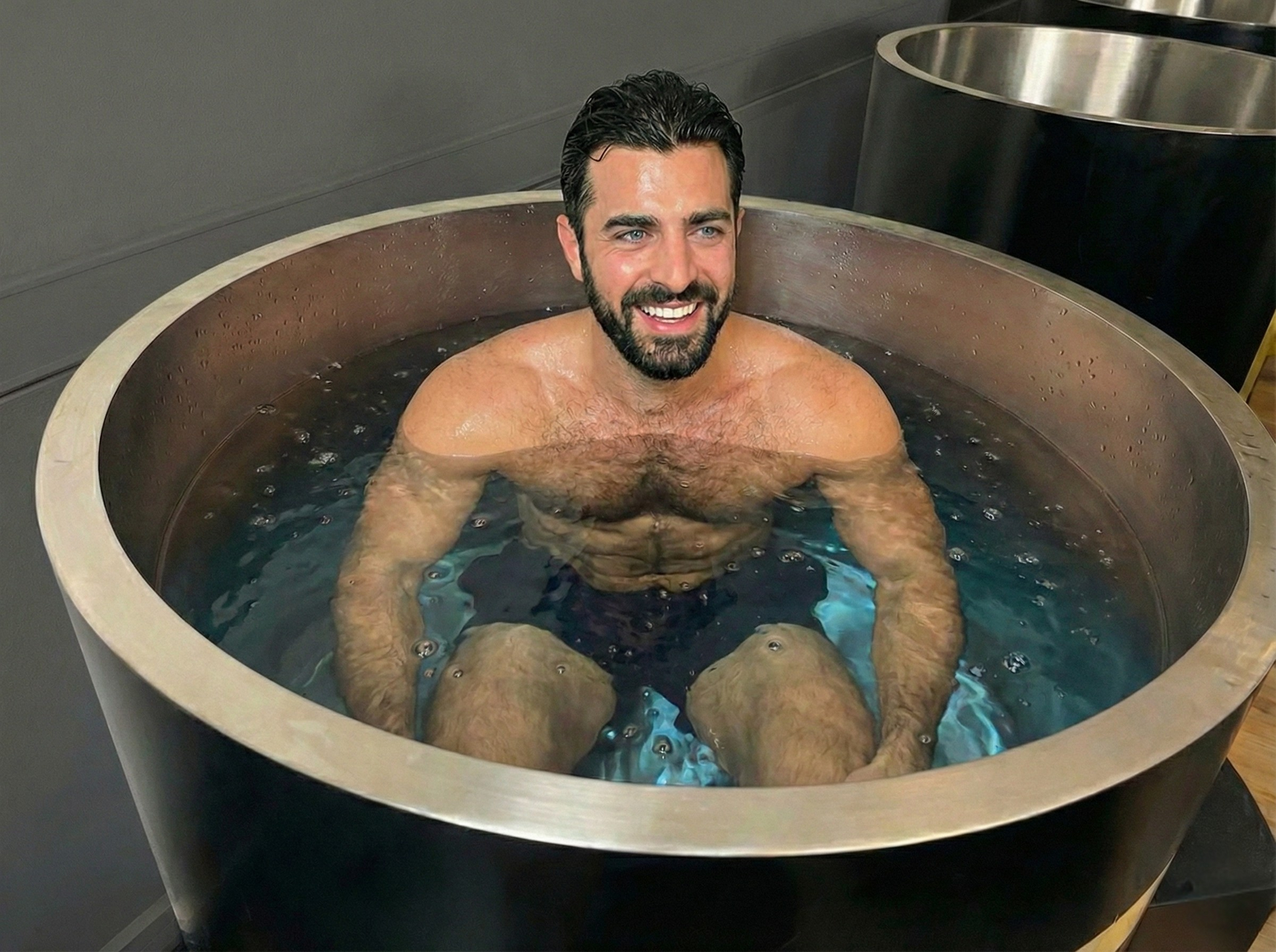 icecool-frozenbarrel-black-maninfrozen